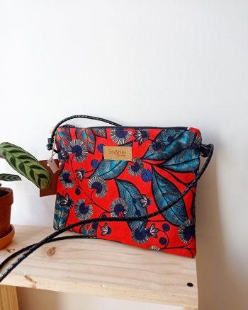 Sac Bandoulière SUMMER Fleurs bleues sur fond rouge – Image 2