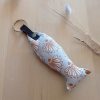 Porte clés en tissu LA SARDINE Diva gris ocre