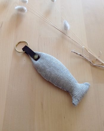 Porte clés en tissu LA SARDINE Ecailles lavande – Image 2