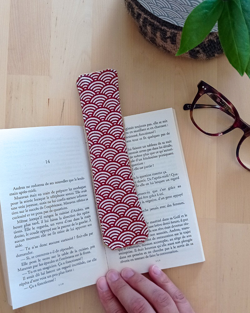Marque page en tissu UPCYCLE Sushi rouge